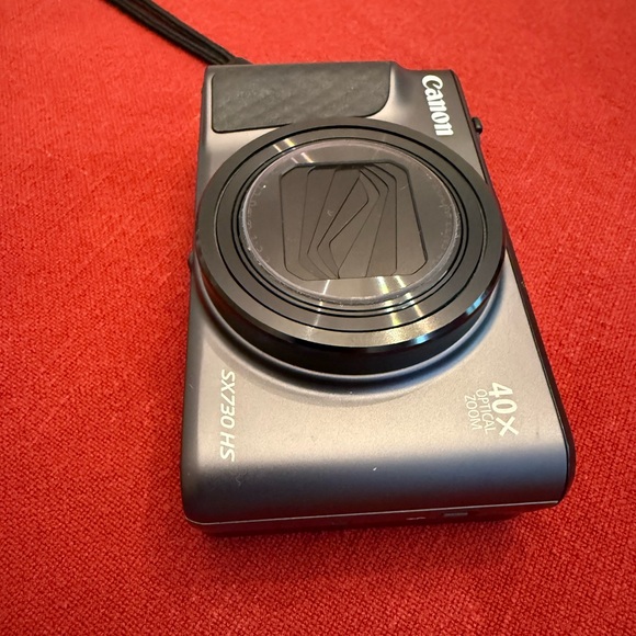 Canon SX730 HS camera with accessories! - Picture 8 of 17